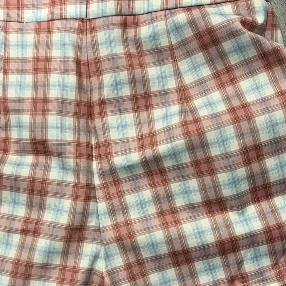 SKORTS - Picture 2 of 5